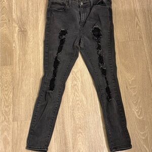 Levi's Black Skinny Jeans with Edgy Distressed Style